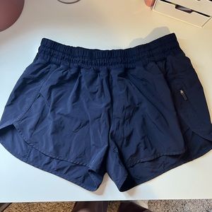 Lululemon Tracker Low-Rise Lined Short 4’’